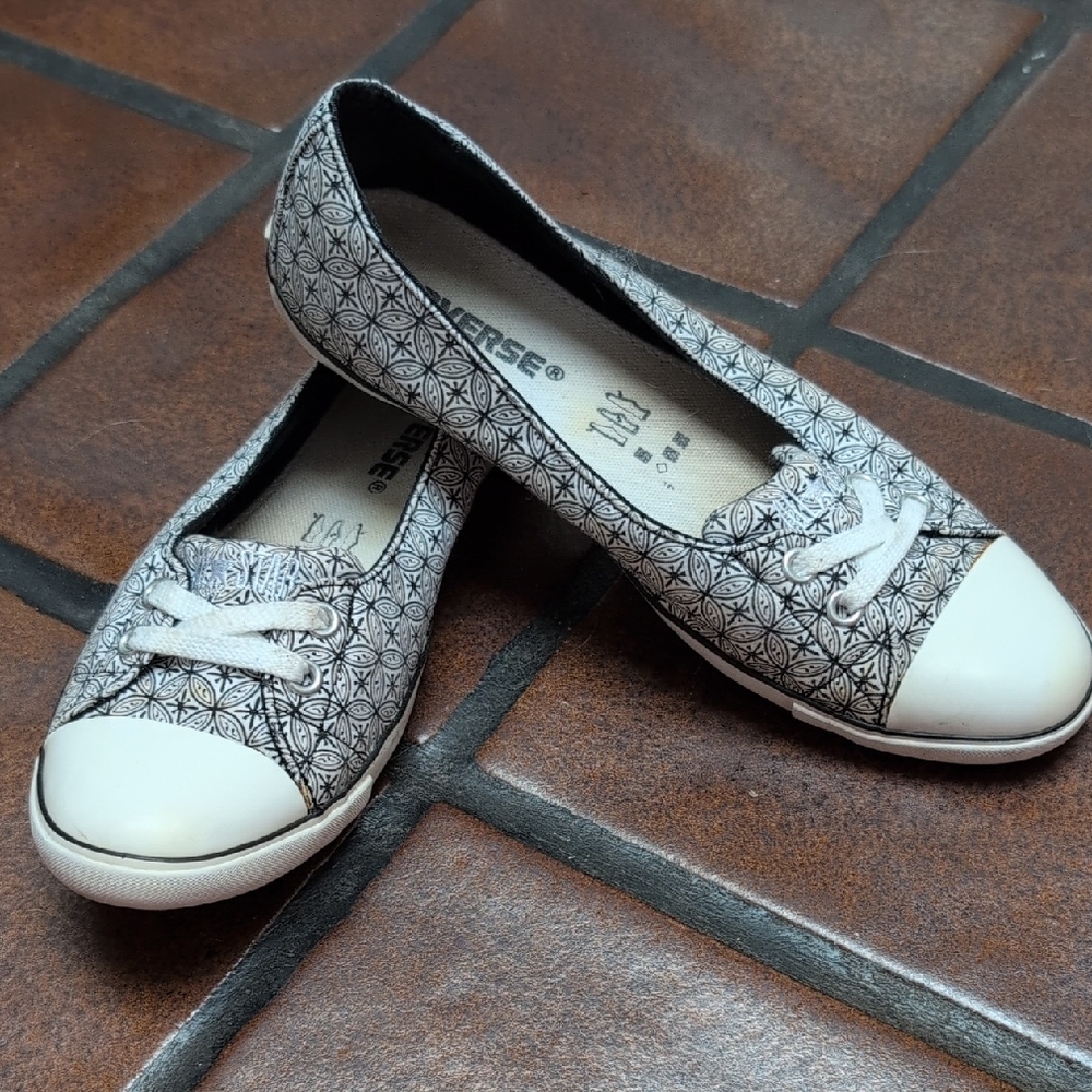 Converse Black and White Flats Slip-On Loafers